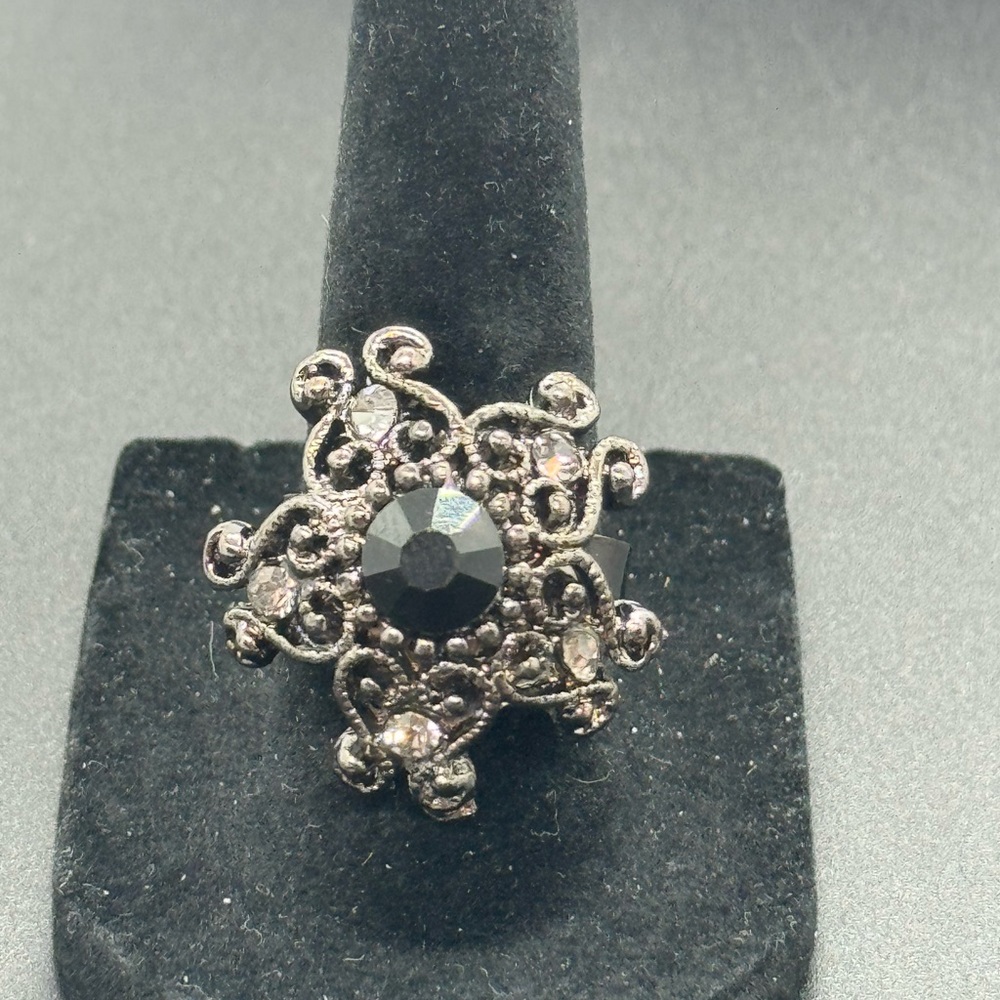 Fashion Jewelry Statement Ring Size adjustable - Picture 1 of 6